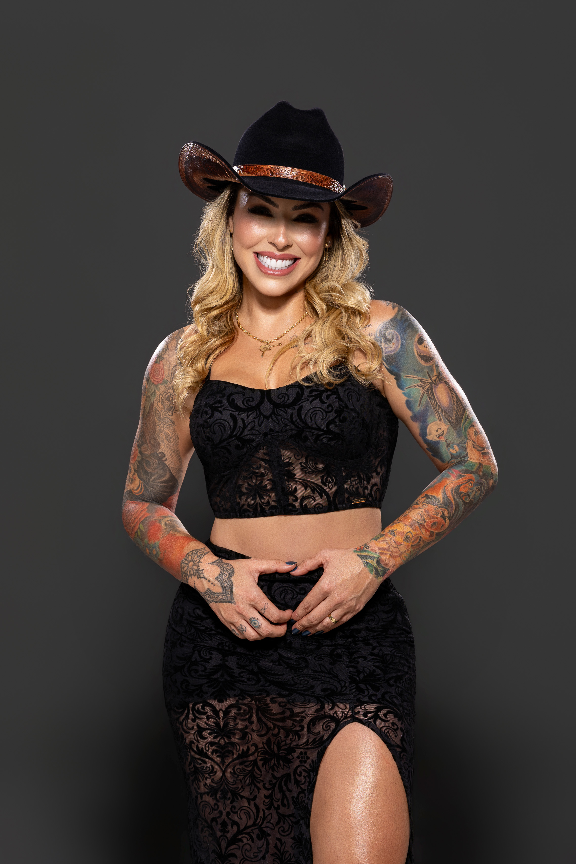 Thalita Rangel com chapéu